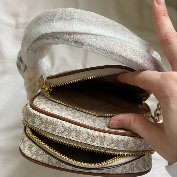 NWT Michael Kors Jet Set Travel Bag - Picture 4 of 8